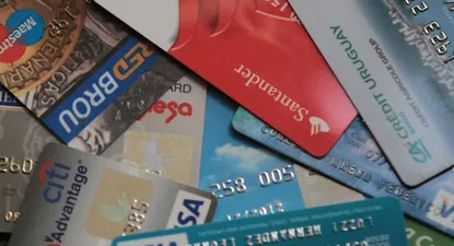 Las compras con tarjetas fuera del país se triplicaron en 2012