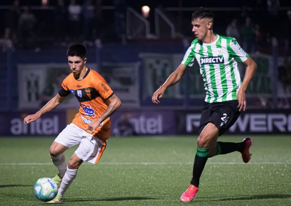 Racing le ganó 2-0 a Sud América y es líder de su zona