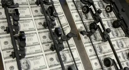 El dólar encontró nuevo piso en  $ 26, según analistas de mercado