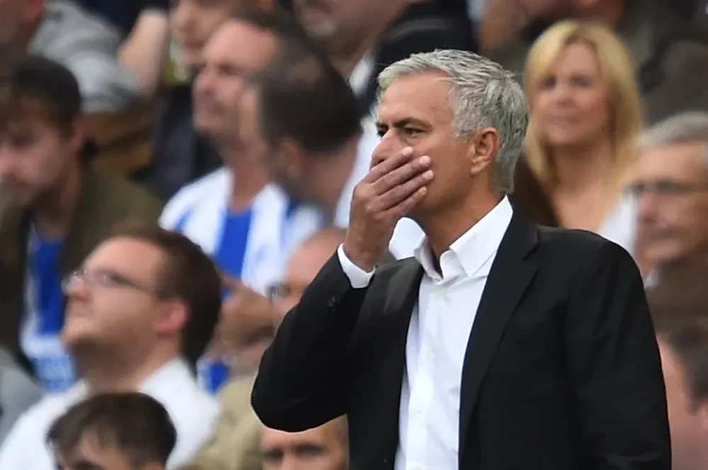 Mourinho sufrió su primera derrota en la Premier en la segunda fecha