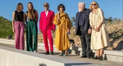Robert y Edda Kofler (a la derecha) en la inauguración del Skyspace de Jim Turrell en su posada de José Ignacio