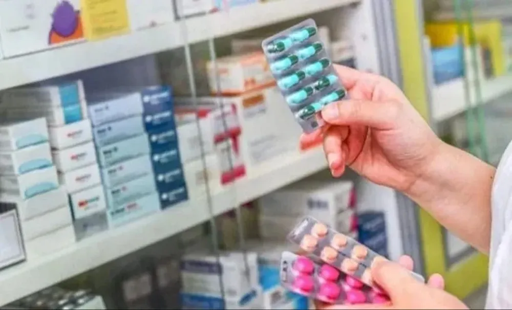 Laboratorios acordaron que congelarán los precios de medicamentos por 30 días