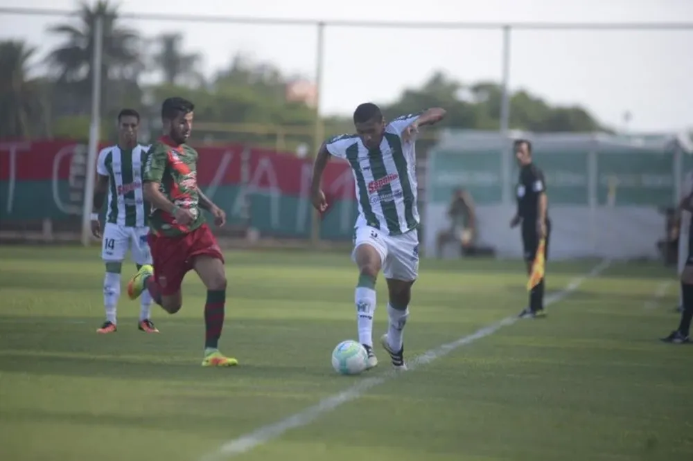 Boston River ante Racing en el Nasazzi