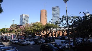 Fachada lateral del Montevideo Shopping. (Archivo)