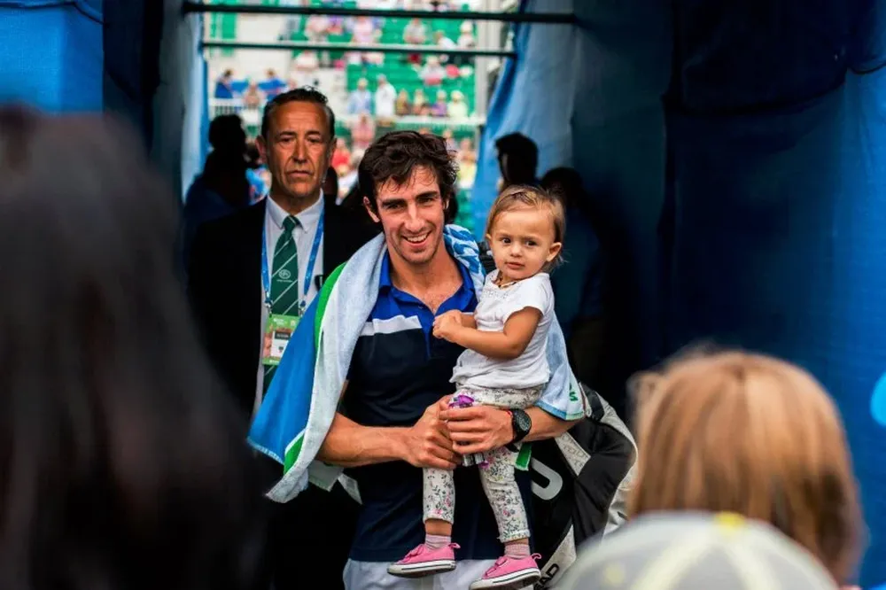 Cuevas y su hij Alfonsina tras la victoria