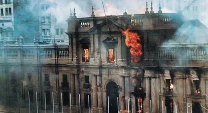 2: El Palacio de la Moneda en llamas