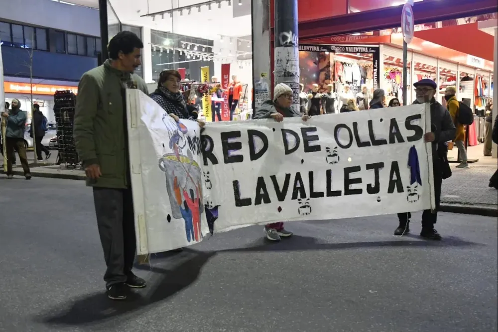 Marcha de la Coordinadora Popular y Solidaria en Avenida 18 de Julio