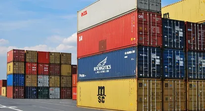 Contenedores en el puerto