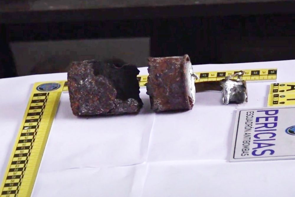 La División Antiterrorismo de la Policía de la Ciudad detectó a un usuario en el sitio Marketplace ofreciendo las granadas lacrimógenas.