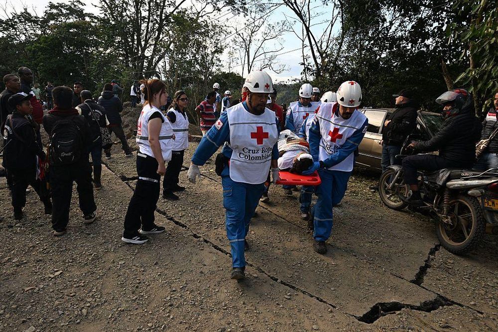 Los equipos de rescate acudieron al lugar para recuperar los cuerpos y asistir a los heridos.