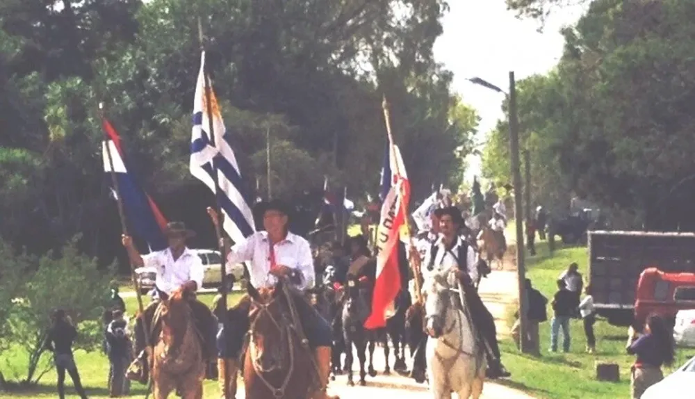 Gauchos y Blandengues de Artigas participaron en los actos del Día de la Tradición