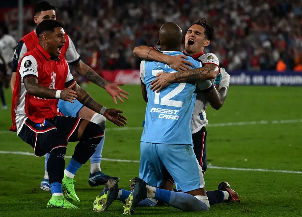 Mejía y Bentancourt, decisivos en los penales