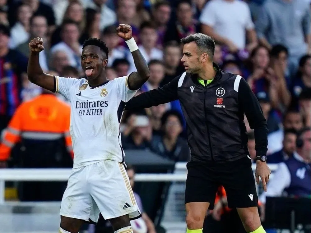 Vinicius victima de racismo.