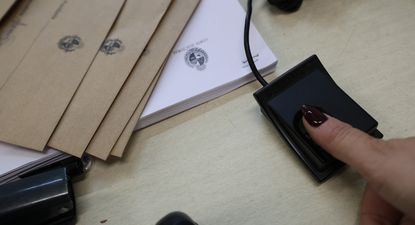 El Observador | 20240630; elecciones internas 2024; huella digital votación.jpeg