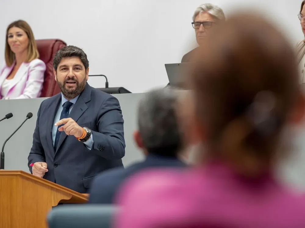 Fernando López Mirás, frente a una votación crucial en Murcia.
