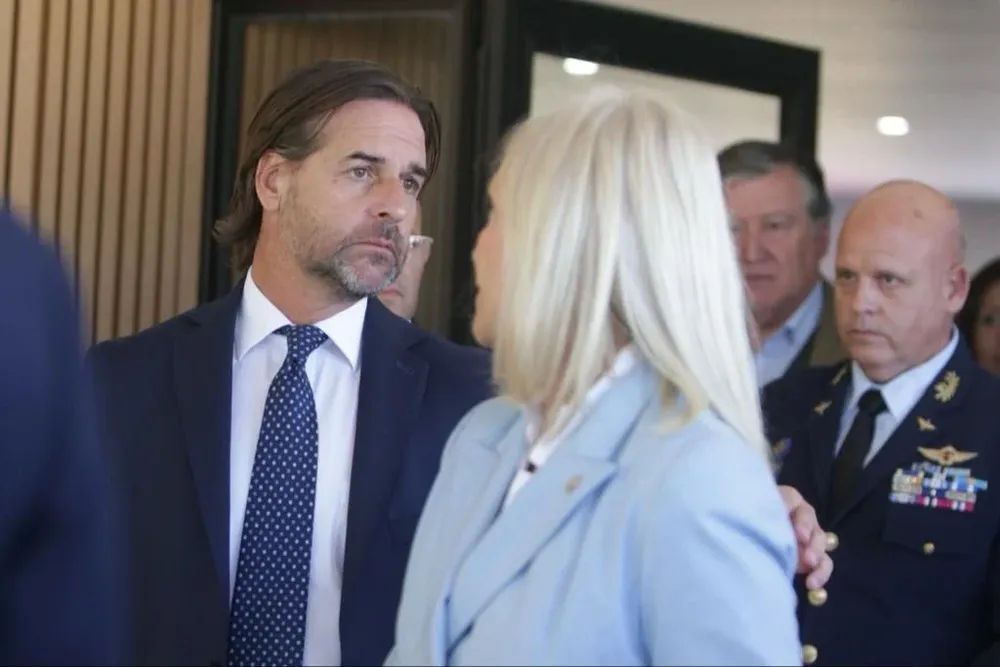 La salida del presidente Lacalle Pou de la Base Aérea