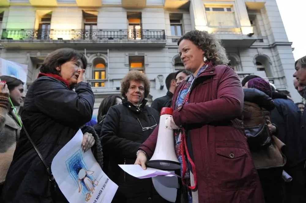 Cientos celebraron la decisión de la Suprema Corte de postergar el viaje de María y su hija.