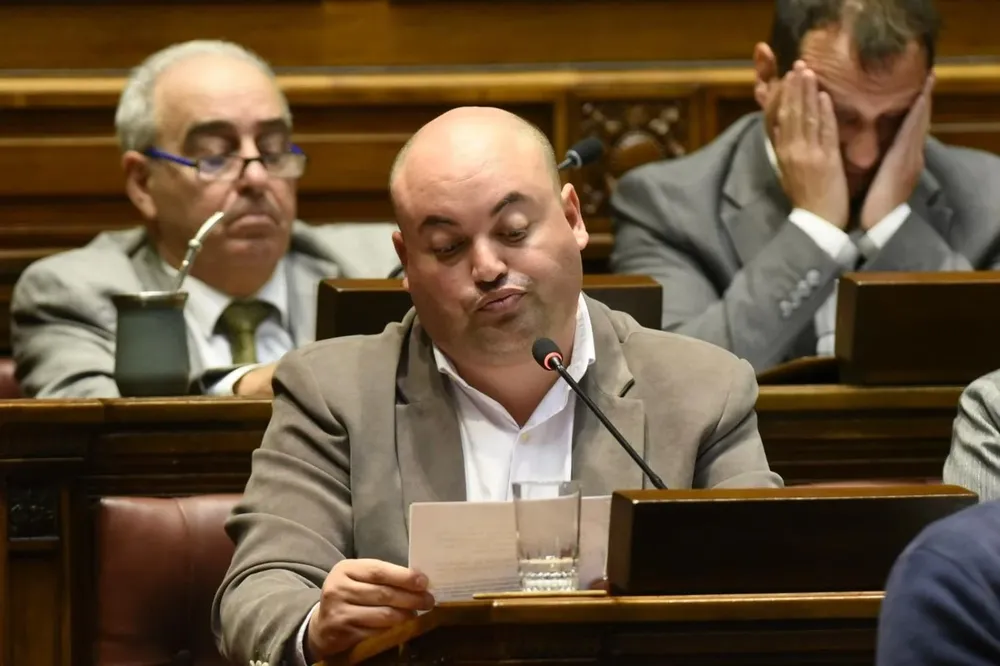 El diputado interpelante Nicolás Viera