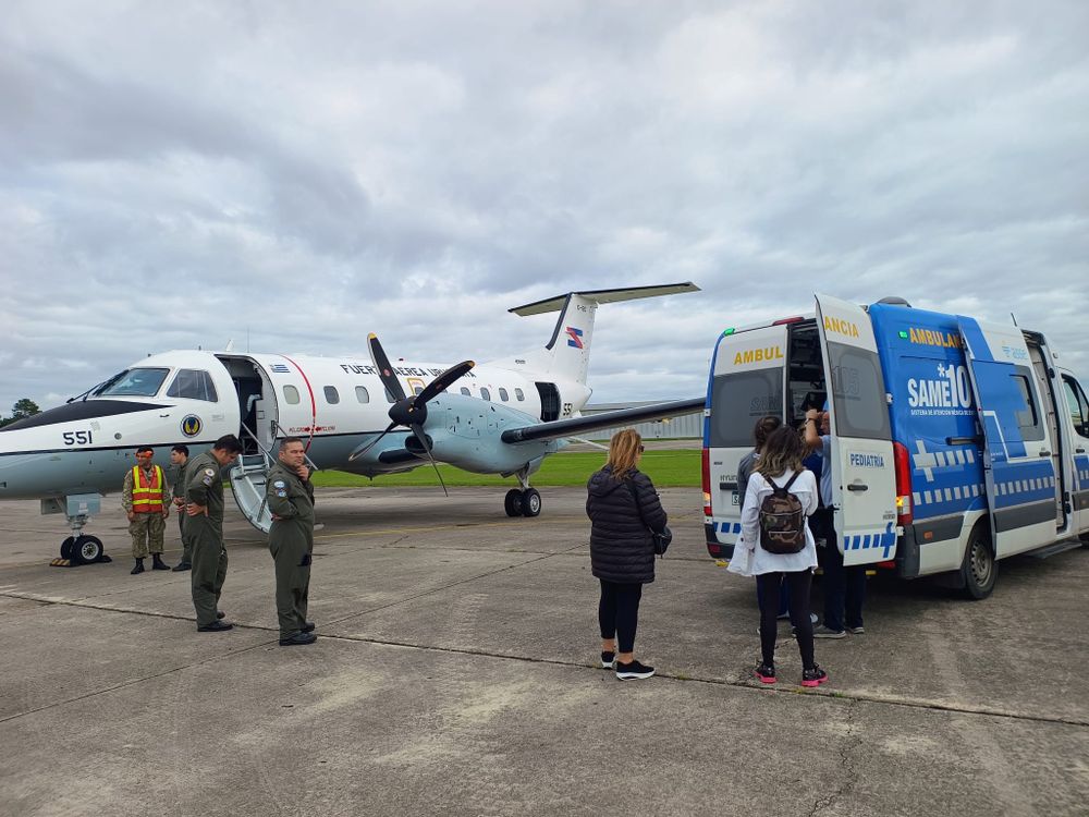 Traslado del niño intoxicado por comer hongos en un vuelo sanitario de SAME