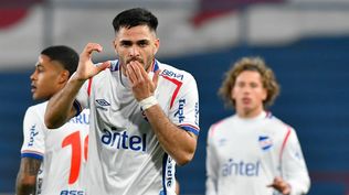 Maximiliano Gómez celebra un nuevo gol para Nacional