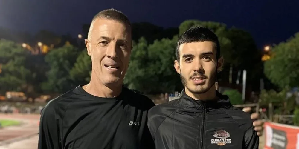 Vera y Catrofe luego de que el joven le batiera el récord nacional de 1.500 en el Meeting de Barcelona 2019