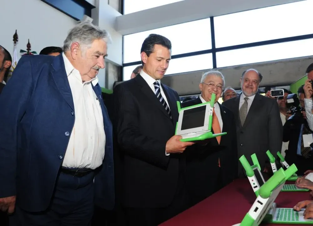 José Mujica y Enrique Peña Nieto en el LATU