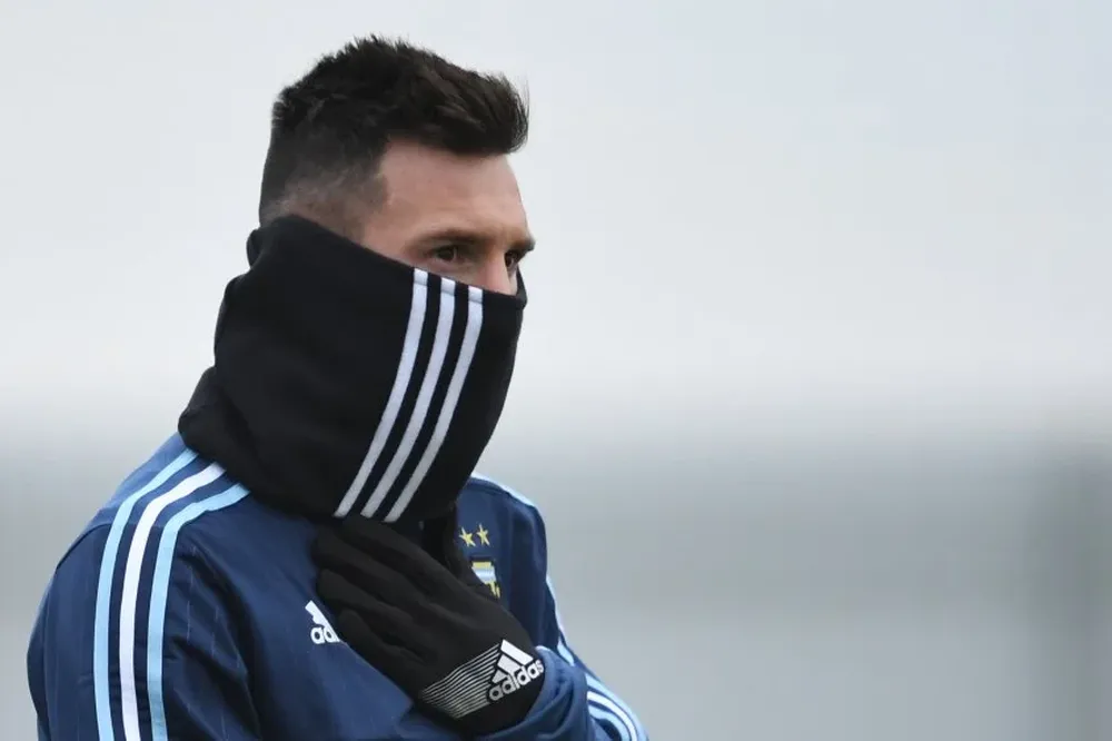 Messi padeció el frío de Moscú en un entrenamiento previo al amistoso ante Rusia