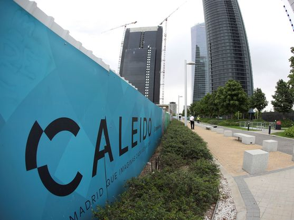 Vista de la torre Caleido, el quinto rascacielos de la zona norte de la Castellana de Madrid.