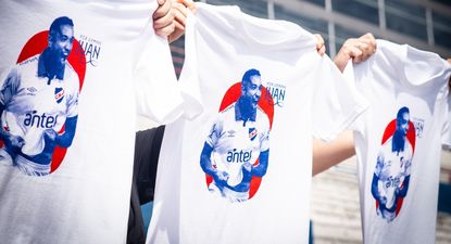 La remera de Nacional para homenajear a Juan Izquierdo