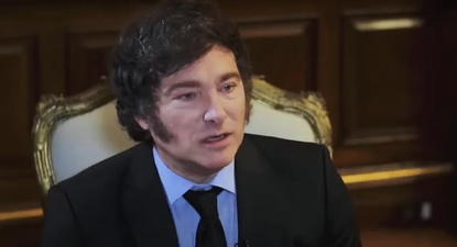 Javier Milei indicó que el fracaso de Ficha Limpia fue parte de un esfuerzo conjunto entre Mauricio Macri y Cristina Kirchner para perjudicarlo.