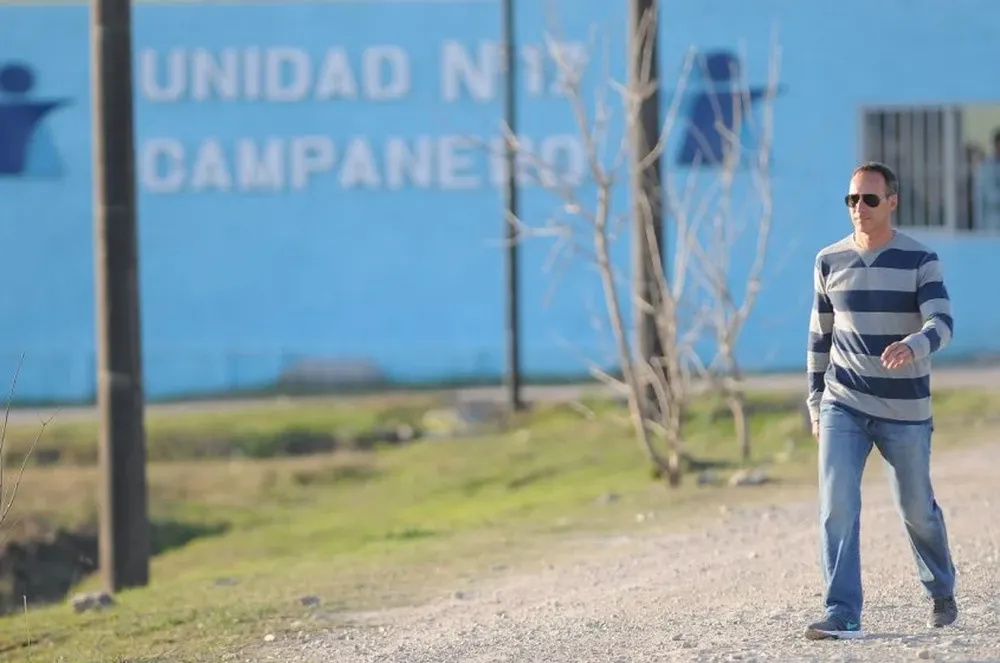 Matías Campiani saliendo de la cárcel de Campanero