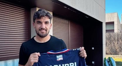 Mauro Arambarri con la camiseta del hincha de Nacional