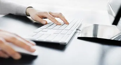 El teletrabajo fue regulado por la Ley 19.978, promulgada el 20 de agosto de 2021.