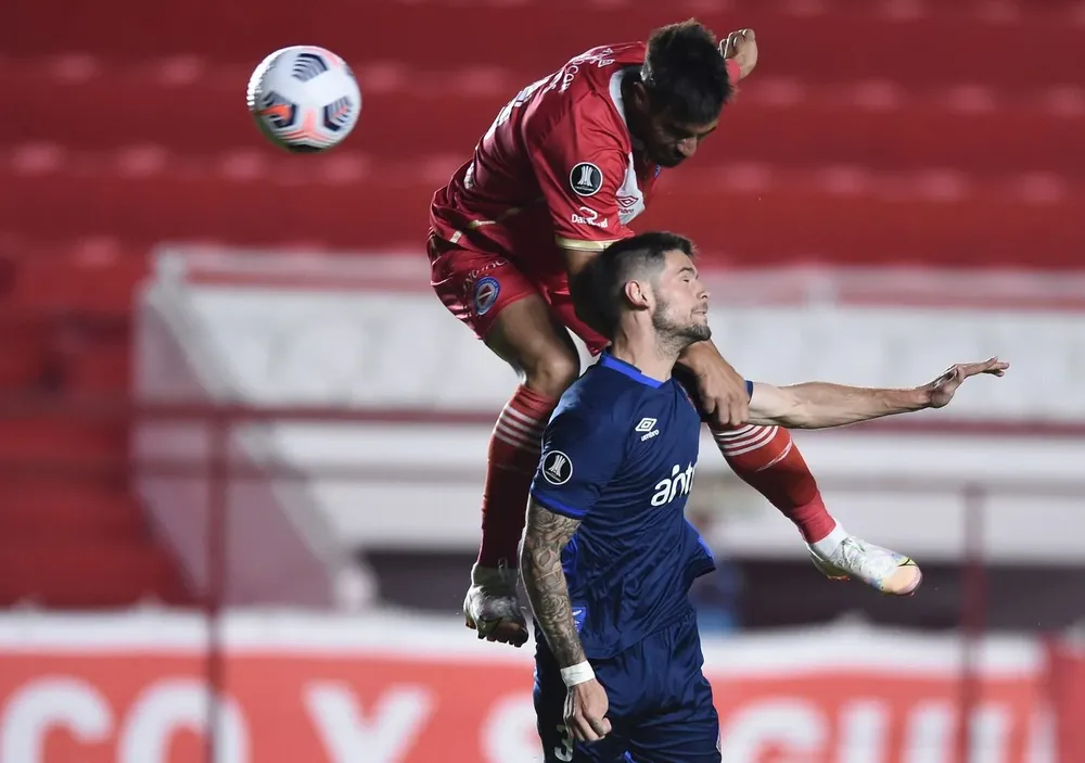 Orihuela superado por arriba, la clave del primer gol