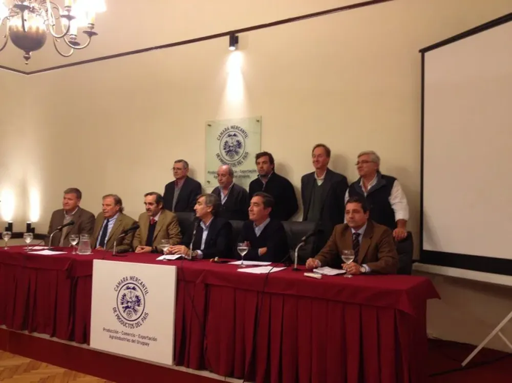 La conferencia se realizó en la Cámara Mercantil de Productos del País