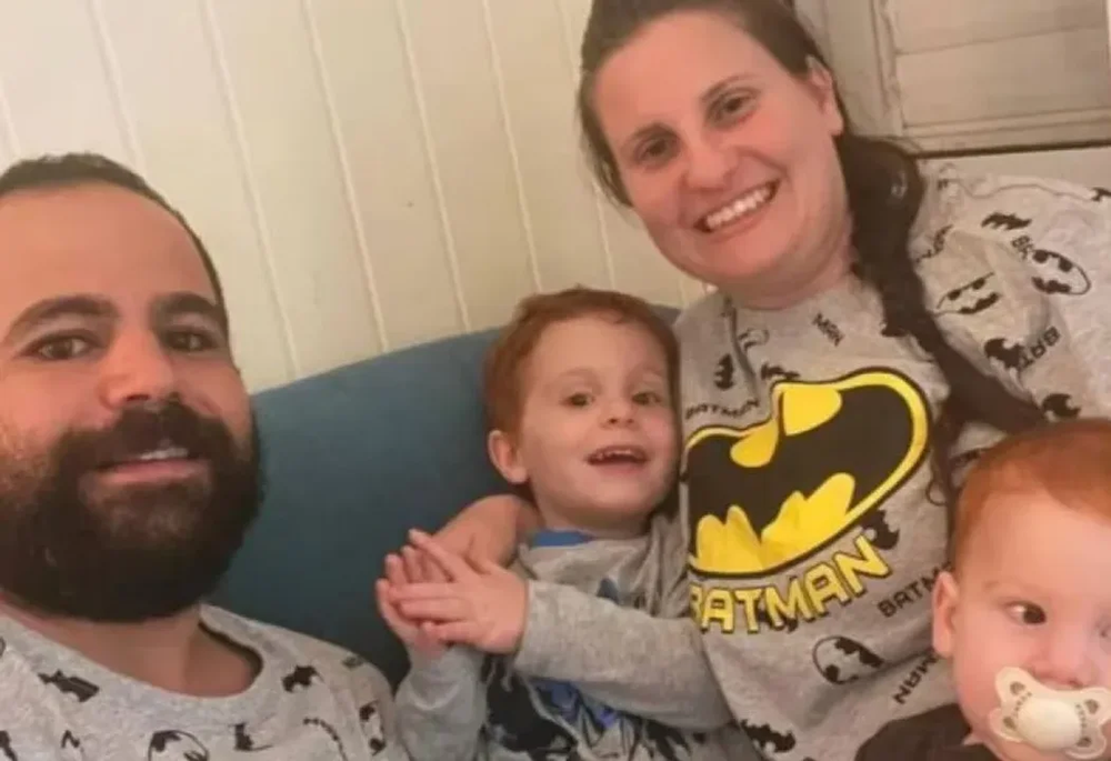 Shiri, Ariel y Kfir Bibas.