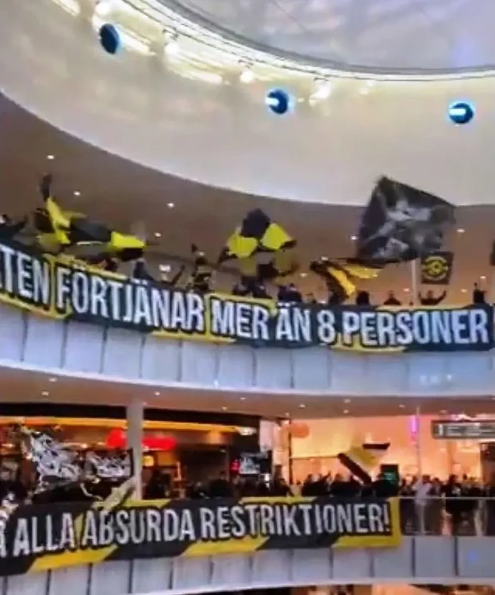 Los hinchas en el shopping