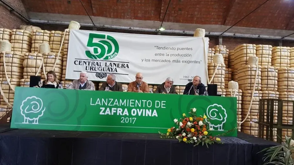 Mesa que presidió el lanzamiento de la zafra ovina 2017 encabezada por el ministro Tabaré Aguerre