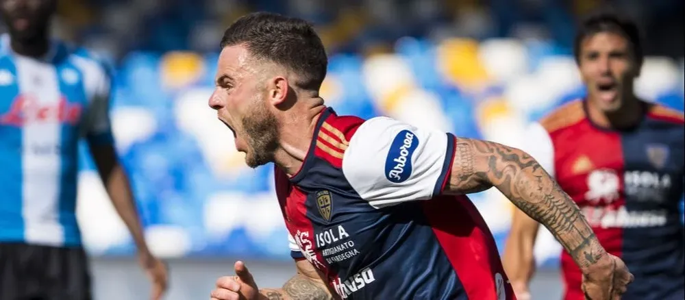 Nahitan Nández jugó de punta contra Atalanta