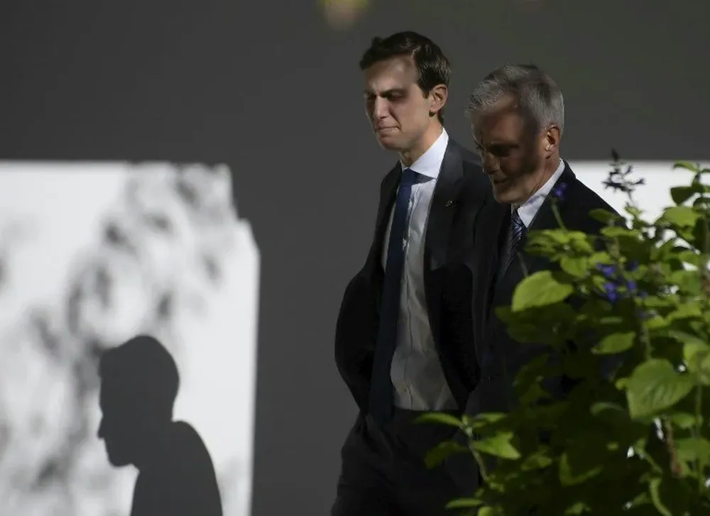 Jared Kushner, yerno de Trump, recorrió la casa blanca con el jefe de gabinete de Obama