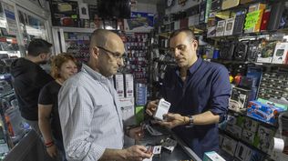 Cuando se apaga la luz, se encienden las radios