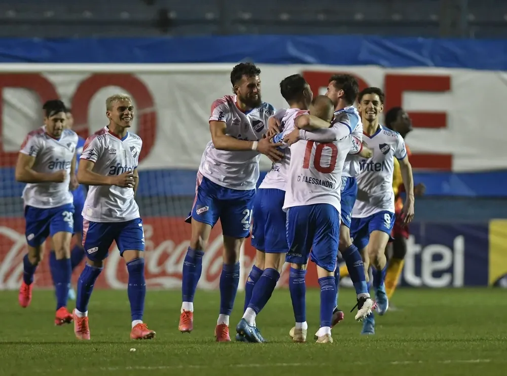 El festejo de Nacional tras la victoria contra Villa Española