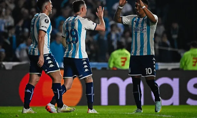 Racing celebra la clasificación entre los ocho mejores de América