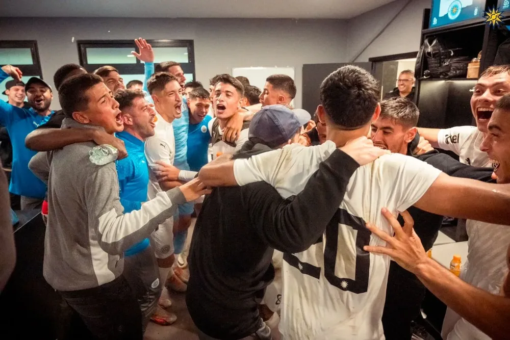 Los jugadores de Montevideo City Torque celebraron el triunfo ante Peñarol y la clasificación a la final de la Copa AUF Uruguay