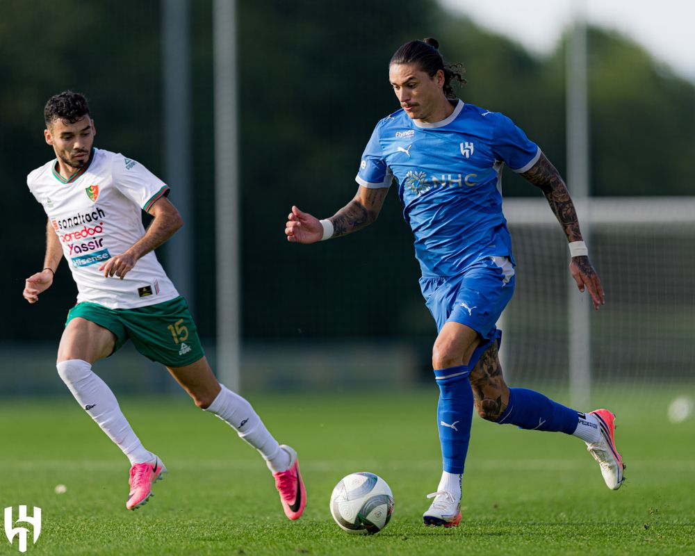 Darwin Núñez jugó con Al-Hilal en la pretemporada en Austria, ante Alger de Argelia