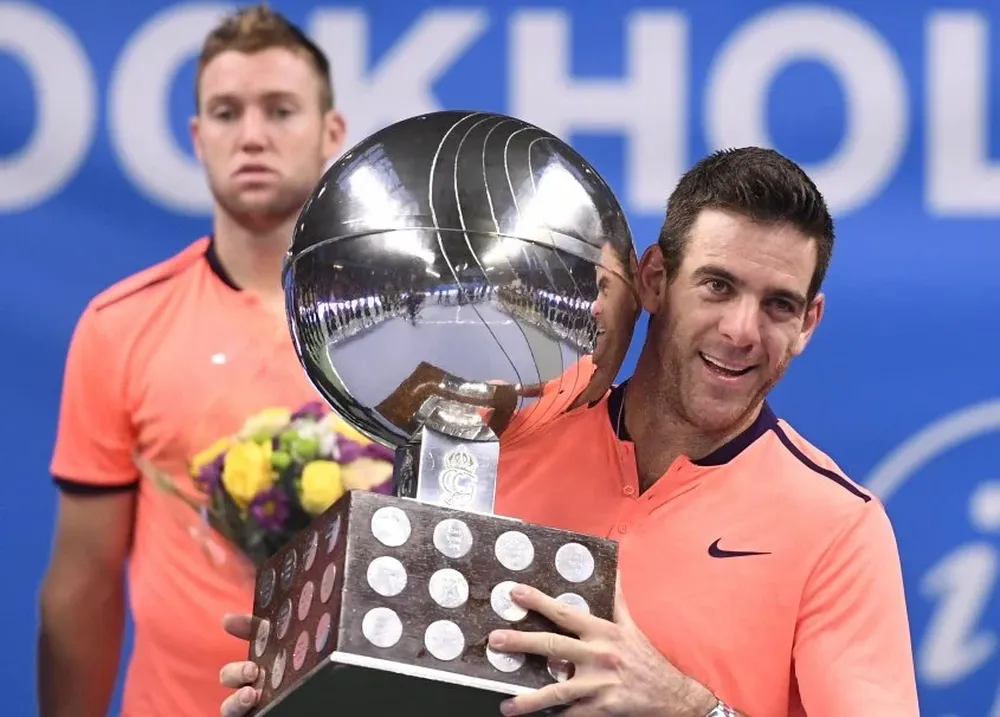 La alegría de Del Potro con el trofeo en Estocolmo