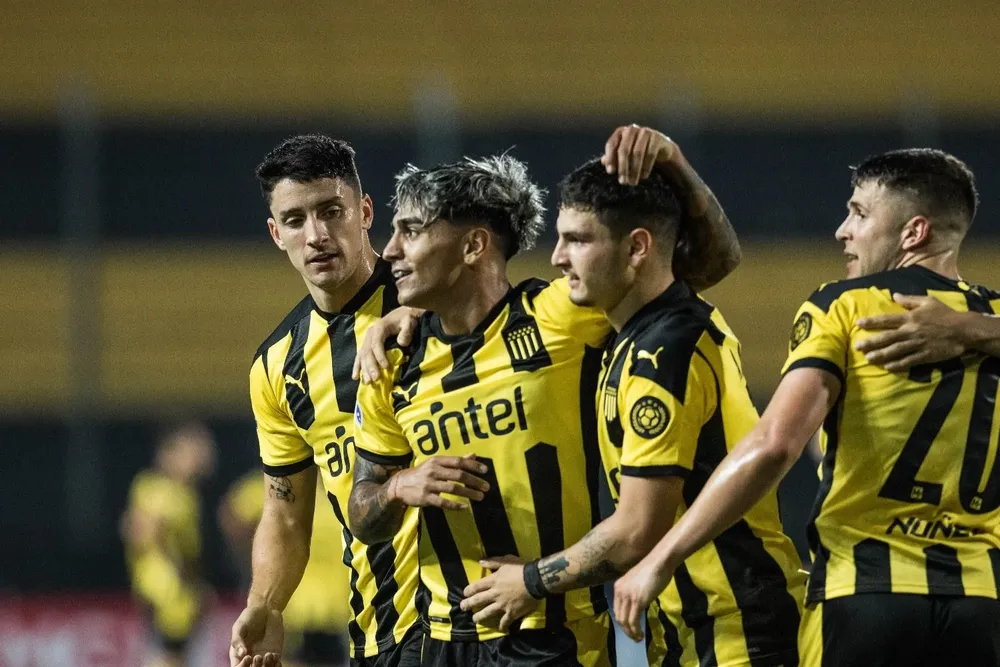 Joaquín Piquerez, Facundo Torres y Giovanni González, los tres citados de Peñarol a la selección, aquí con Álvarez Martínez