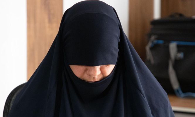 Umm Hudaifa, la primera esposa del fallecido líder de EI Abu Bakr al Baghdadi, se encuentra en prisión en Irak.
