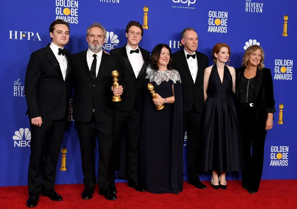 Charles Chapman, Sam Mendes, George MacKay, Pippa Harris, Callum McDougall, Krysty Wilson-Cairns, and Jayne-Ann Tenggre de la película 1917
