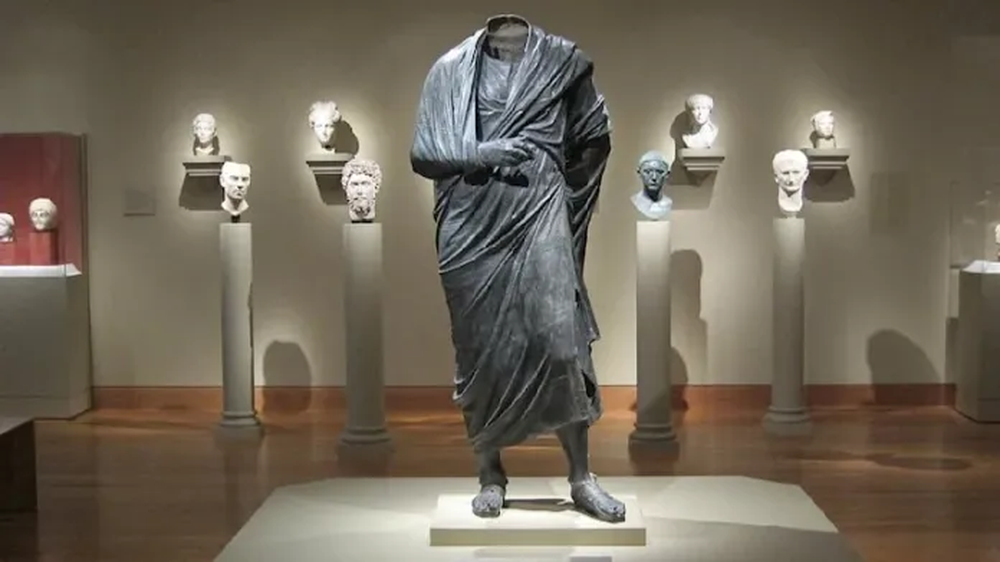 Estatua sin cabeza de Marco Aurelio.